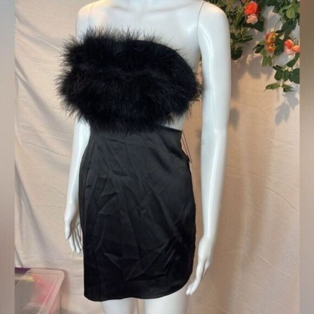 Micas Asymmetrical Feather Strapless Mini Dress Size Small‎